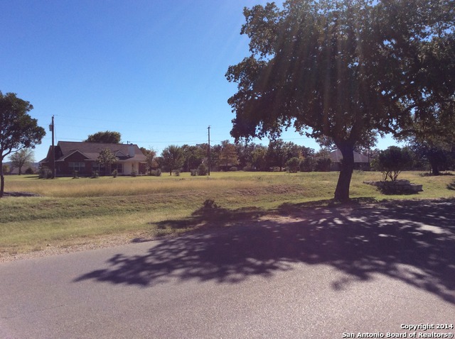 5 Flying L Dr, Bandera, TX 78003