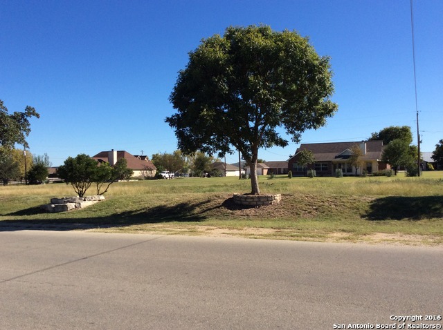 5 Flying L Dr, Bandera, TX 78003