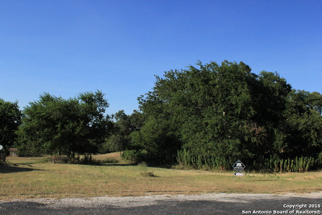 537 Oak Hills Dr, Bandera, TX 78003