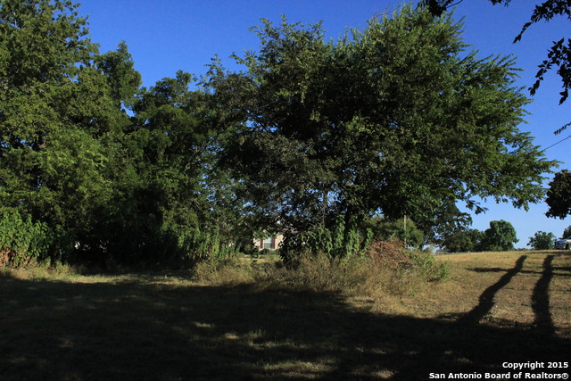 537 Oak Hills Dr, Bandera, TX 78003