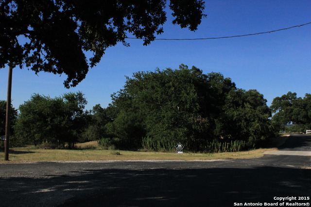 537 Oak Hills Dr, Bandera, TX 78003