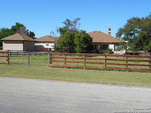 152 Creekwood, Bandera, TX 78003