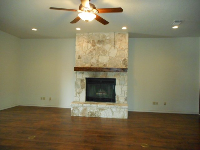 152 Creekwood Rd, Bandera, TX 78003