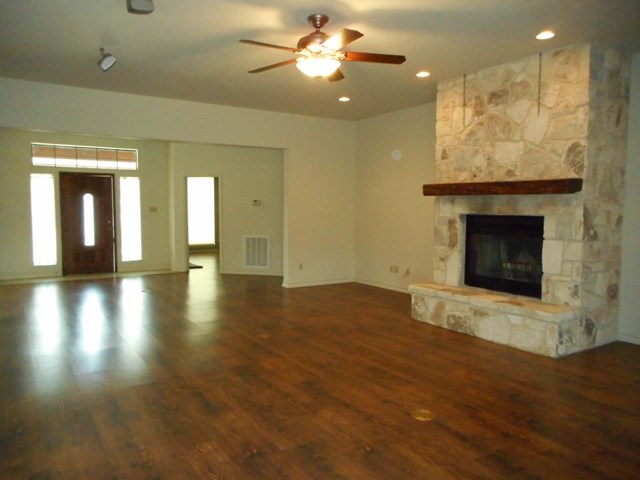 152 Creekwood Rd, Bandera, TX 78003