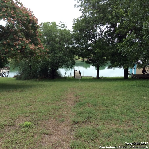 708 Lakeshore Dr N, Bandera, TX 78003