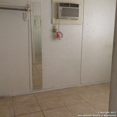 708 Lakeshore Dr N, Bandera, TX 78003