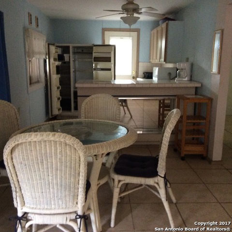 708 Lakeshore Dr N, Bandera, TX 78003