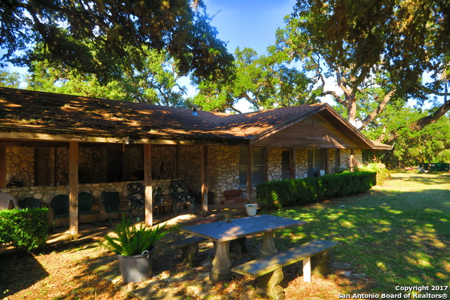 536 S School St, Boerne, TX 78006