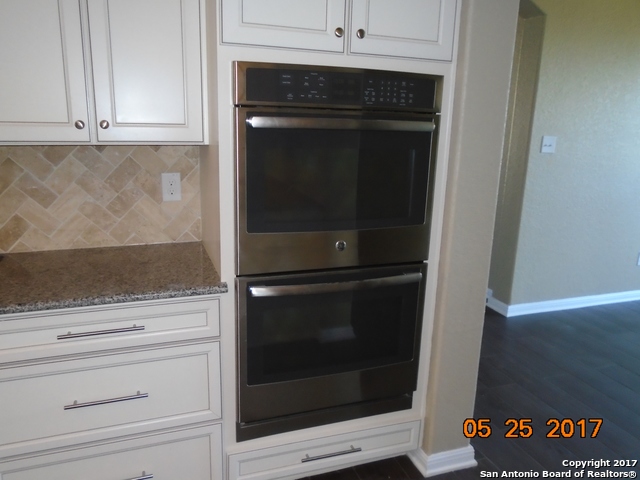 221 Krieg Dr, Boerne, TX 78006