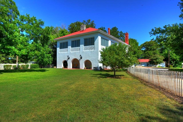 103 Skyline Dr, Center Point, TX 78010
