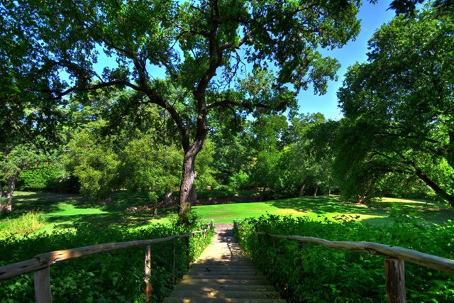 103 Skyline Dr, Center Point, TX 78010