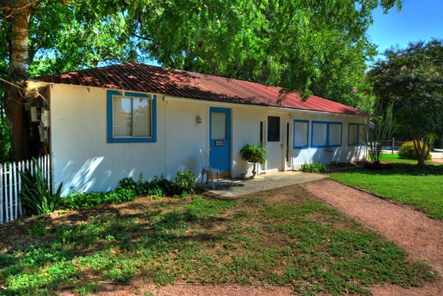 103 Skyline Dr, Center Point, TX 78010