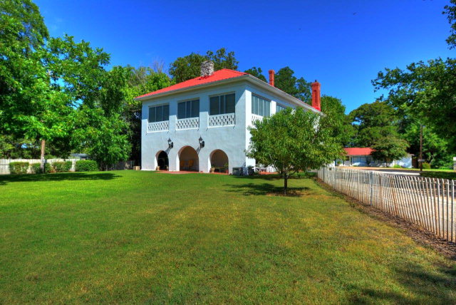 103 Skyline Dr, Center Point, TX 78010