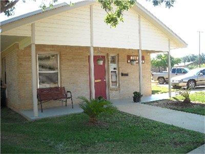404 Medina, Cotulla, TX 78014