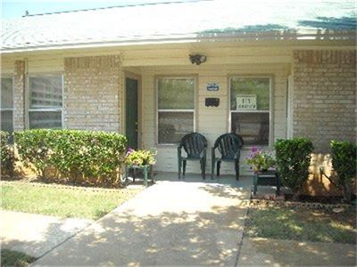 500 Cross Creek, Dilley, TX 78017
