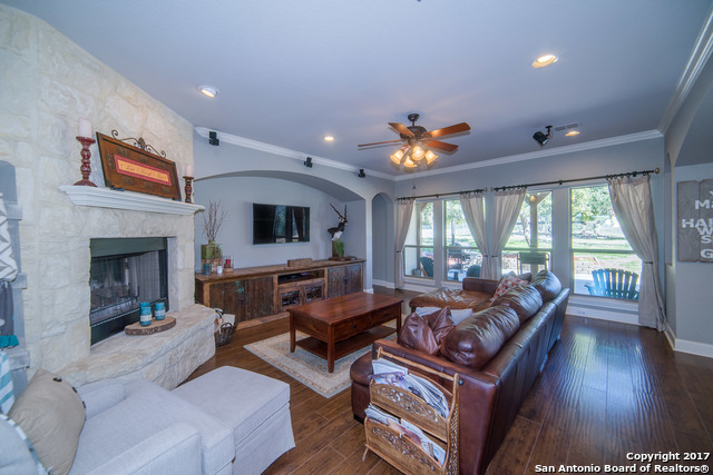 402 Shepherds Crook, Helotes, TX 78023