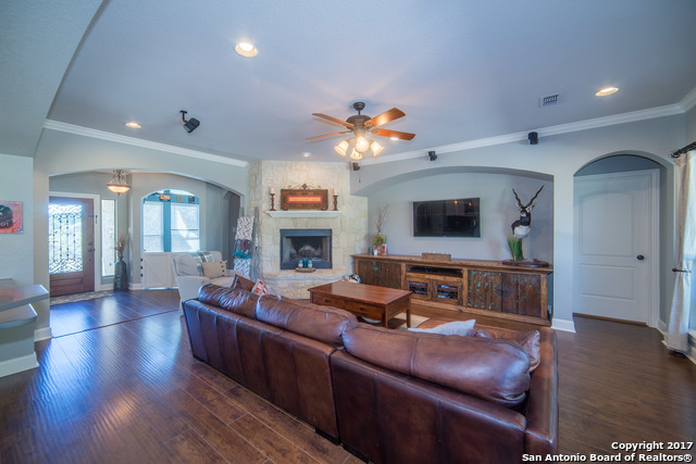 402 Shepherds Crook, Helotes, TX 78023