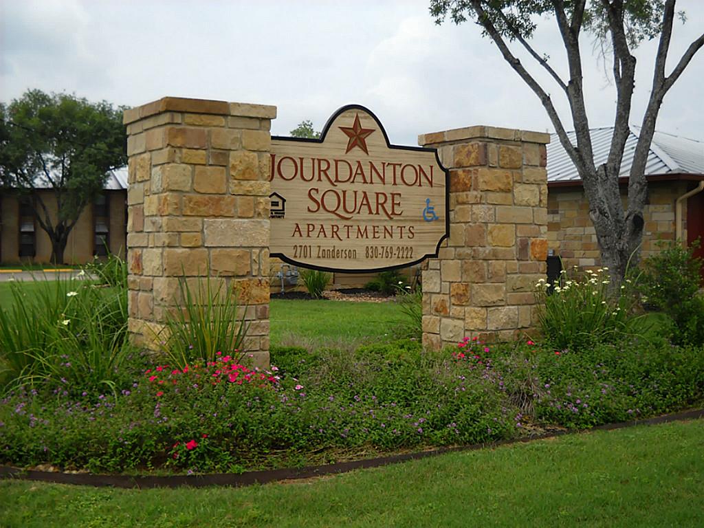 2701 Zanderson, Jourdanton, TX 78026