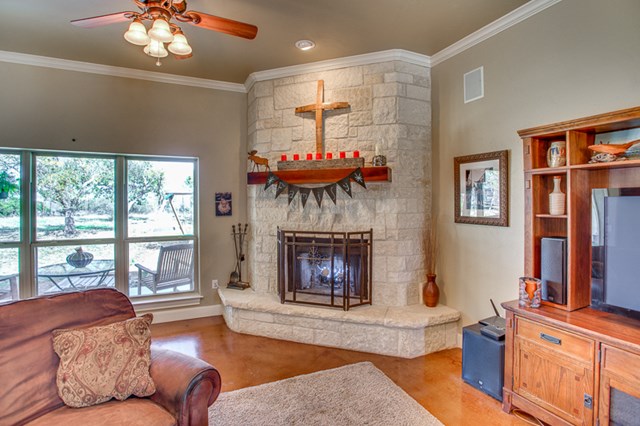130 Rhum Rd, Kerrville, TX 78028