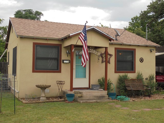 1216 North St, Kerrville, TX 78028