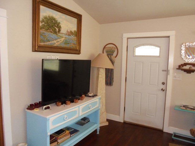 1216 North St, Kerrville, TX 78028