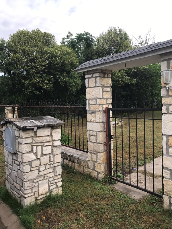 406 Lucille St, Kerrville, TX 78028