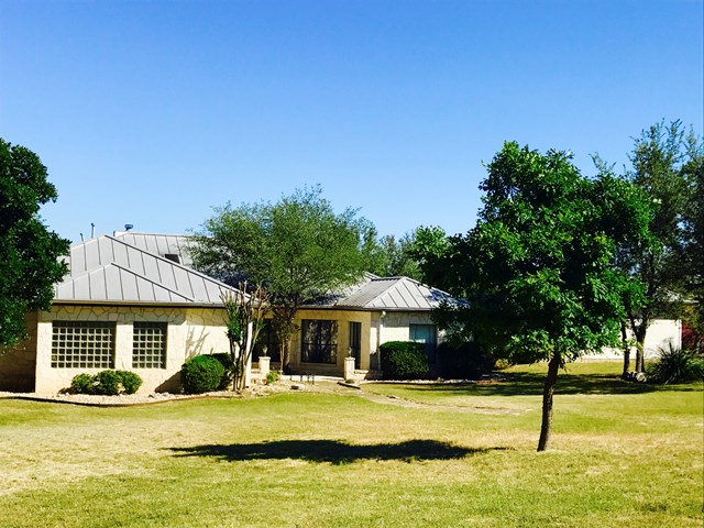 291 Broken Spur, Mountain Home, TX 78058