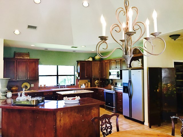 291 Broken Spur, Mountain Home, TX 78058