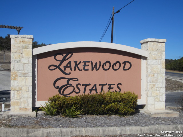 140 LAKEPARK DR, Lakehills, TX 78063