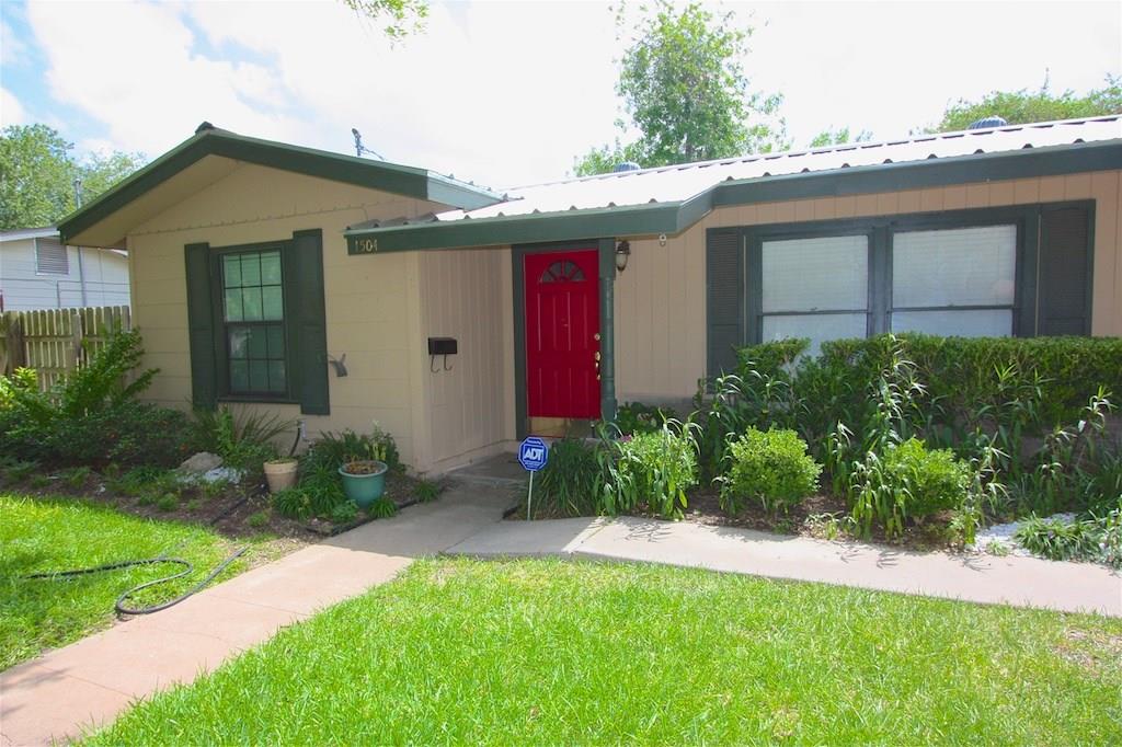 1504 Emily Dr, Beeville, TX 78102