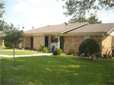 100 Betty Jean Drive, Floresville, TX 78114