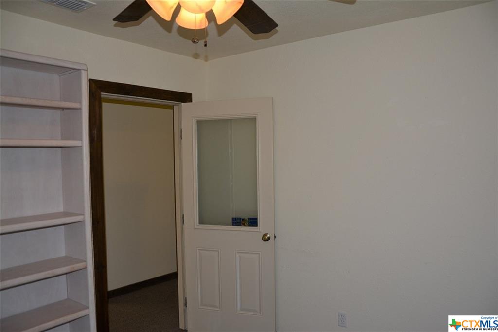 1111 N Walnut Avenue, New Braunfels, TX 78130