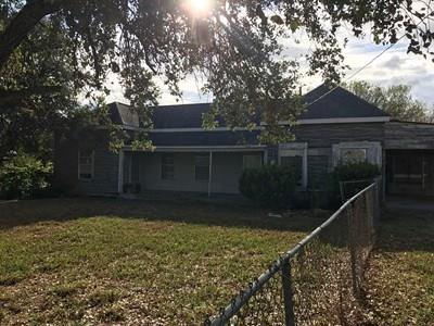 508 S 7th St, Skidmore, TX 78133