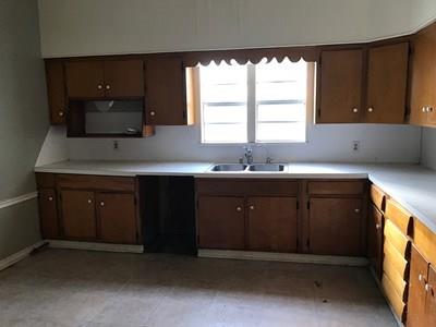 508 S 7th St, Skidmore, TX 78133