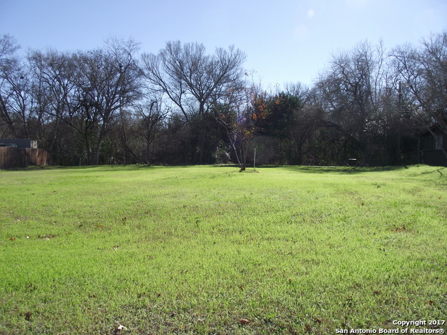 138 FOREST DR, Seguin, TX 78155