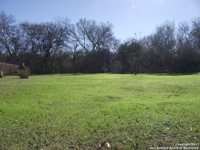 138 FOREST DR, Seguin, TX 78155
