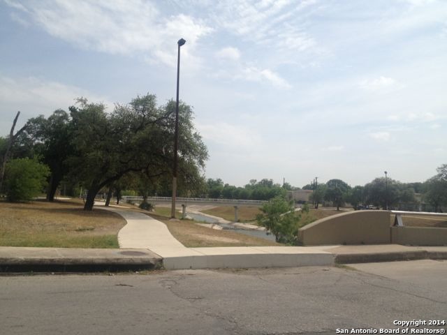 2420 Vera Cruz St, San Antonio, TX 78207