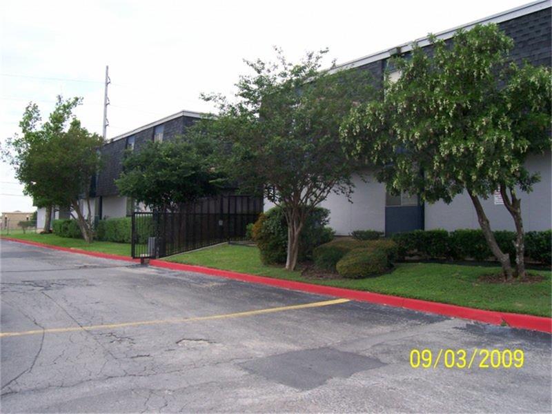 537 N General Mcmullen Drive, San Antonio, TX 78228