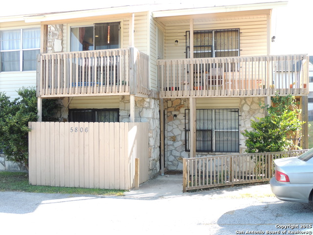 5806 Shadow Glen Cir, San Antonio, TX 78240
