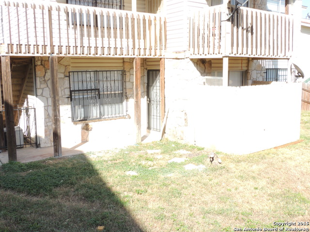 5806 Shadow Glen Cir, San Antonio, TX 78240