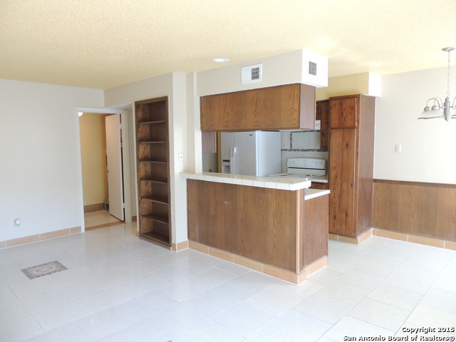 5806 Shadow Glen Cir, San Antonio, TX 78240