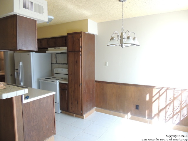 5806 Shadow Glen Cir, San Antonio, TX 78240