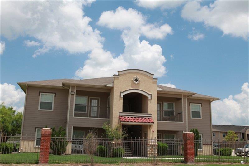 1499 Easterling Drive, Alice, TX 78332