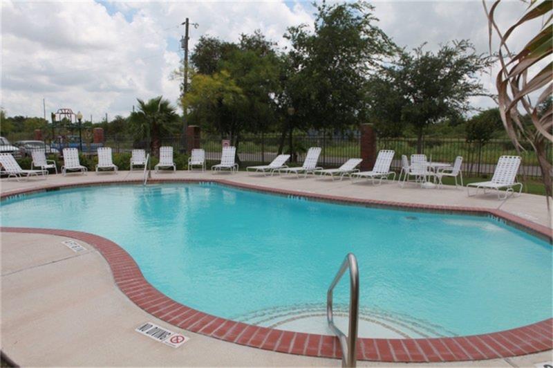 1499 Easterling Drive, Alice, TX 78332