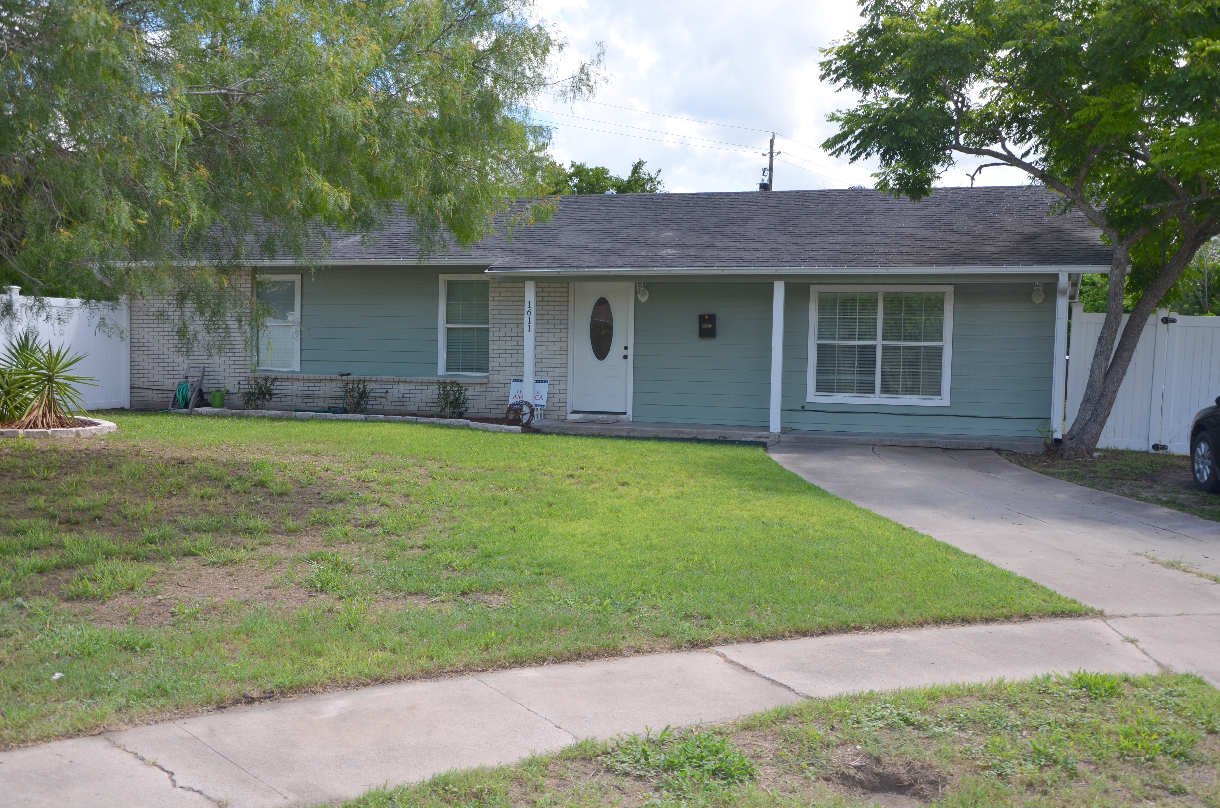 1611 E Johnston Circle, Kingsville, TX 78363