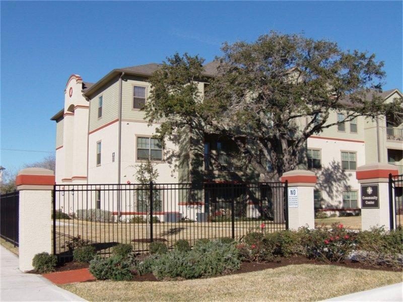 200 W Yoakum Avenue, Kingsville, TX 78363