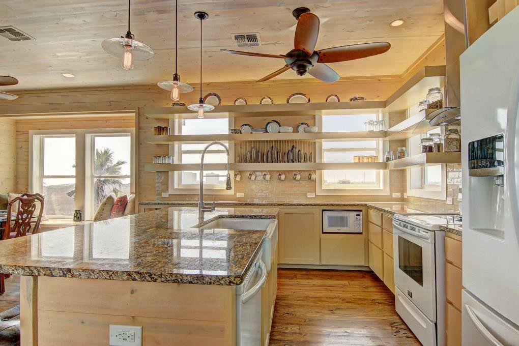 134 Mustang Island Estates Dr, Port Aransas, TX 78373