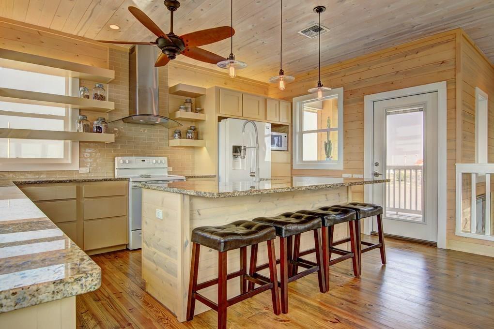 134 Mustang Island Estates Dr, Port Aransas, TX 78373