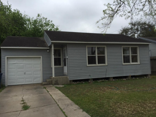 1809 Hillcrest Apt 205