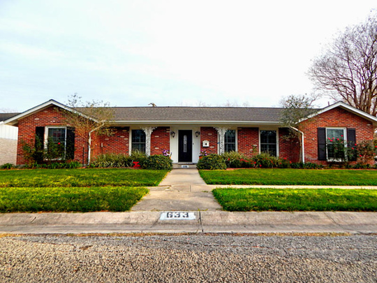 1902 Bayhouse